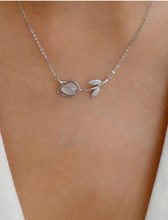 Charger l'image dans la galerie, Élégant collier floral orné de strass