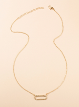 Charger l'image dans la galerie, Collier orné de cristaux scintillants.