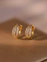 Charger l'image dans la galerie, Créoles Scintillantes avec Strass et Détail Feuille