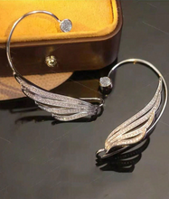 Charger l'image dans la galerie, Boucles d'oreilles à clip en plume conçues pour oreilles non percées