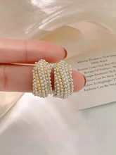 Charger l'image dans la galerie, Clous d'Oreilles Ornés d'une Fausse Perle pour une Élégance Discrète