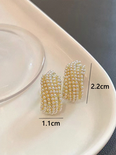 Charger l'image dans la galerie, Clous d'Oreilles Ornés d'une Fausse Perle pour une Élégance Discrète