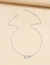 Charger l'image dans la galerie, Élégant collier floral orné de strass