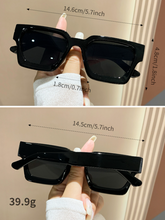 Charger l'image dans la galerie, Lunettes de Soleil Carrées au Cadre Noir en Plastique pour une Touche Mode à la Plage, en Terrasse ou en Soirée Club
