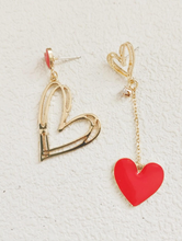 Charger l'image dans la galerie, Boucles d'Oreilles Originales Cœurs en Détail