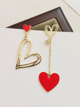 Charger l'image dans la galerie, Boucles d'Oreilles Originales Cœurs en Détail