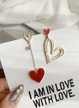 Charger l'image dans la galerie, Boucles d'Oreilles Originales Cœurs en Détail
