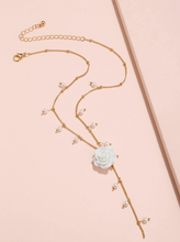 Charger l'image dans la galerie, Collier Ornément Fleur avec Fausse Perle