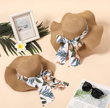 Charger l'image dans la galerie, Chapeau de Paille à Motif Floral Orné d'un Nœud Papillon