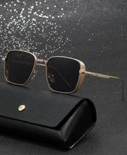 Charger l'image dans la galerie, Lunettes de style masculin avec des détails de décoration.