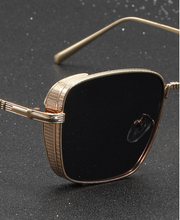 Charger l'image dans la galerie, Lunettes de style masculin avec des détails de décoration.