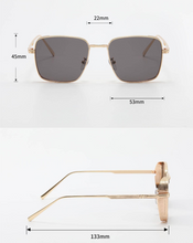 Charger l'image dans la galerie, Lunettes de style masculin avec des détails de décoration.