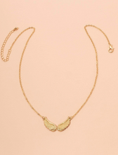 Charger l'image dans la galerie, Collier avec un pendentif en forme d'aile